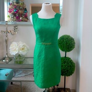 Ellen Tracy Green Sleeveless Jacquard Sheath Dress Gold Chain P-P 17”, P-H 26”